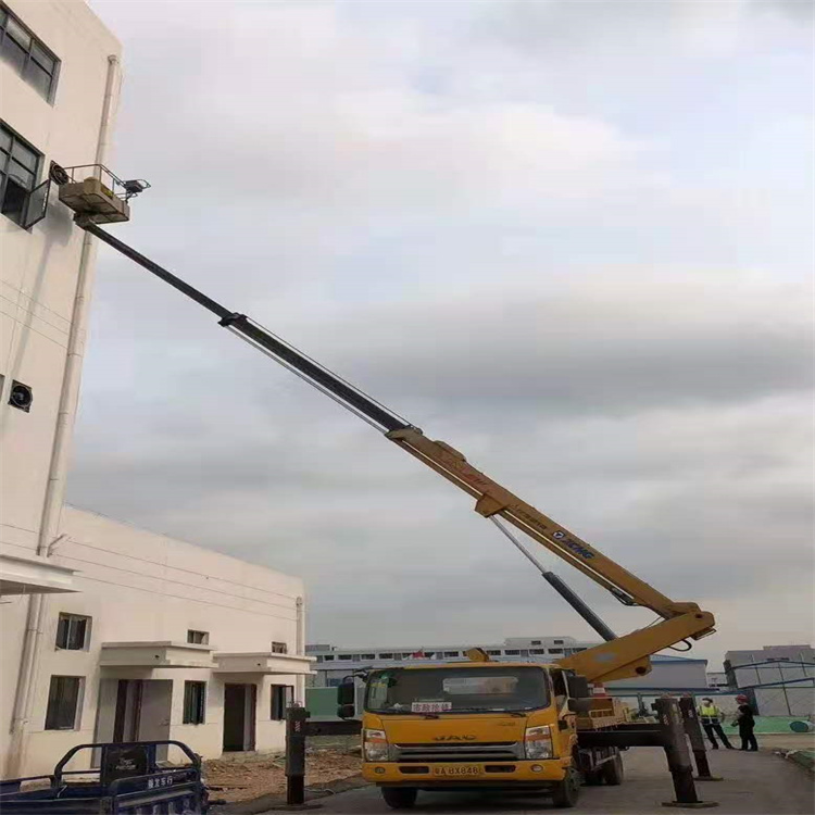 王场镇哪里有小型吊车出租的